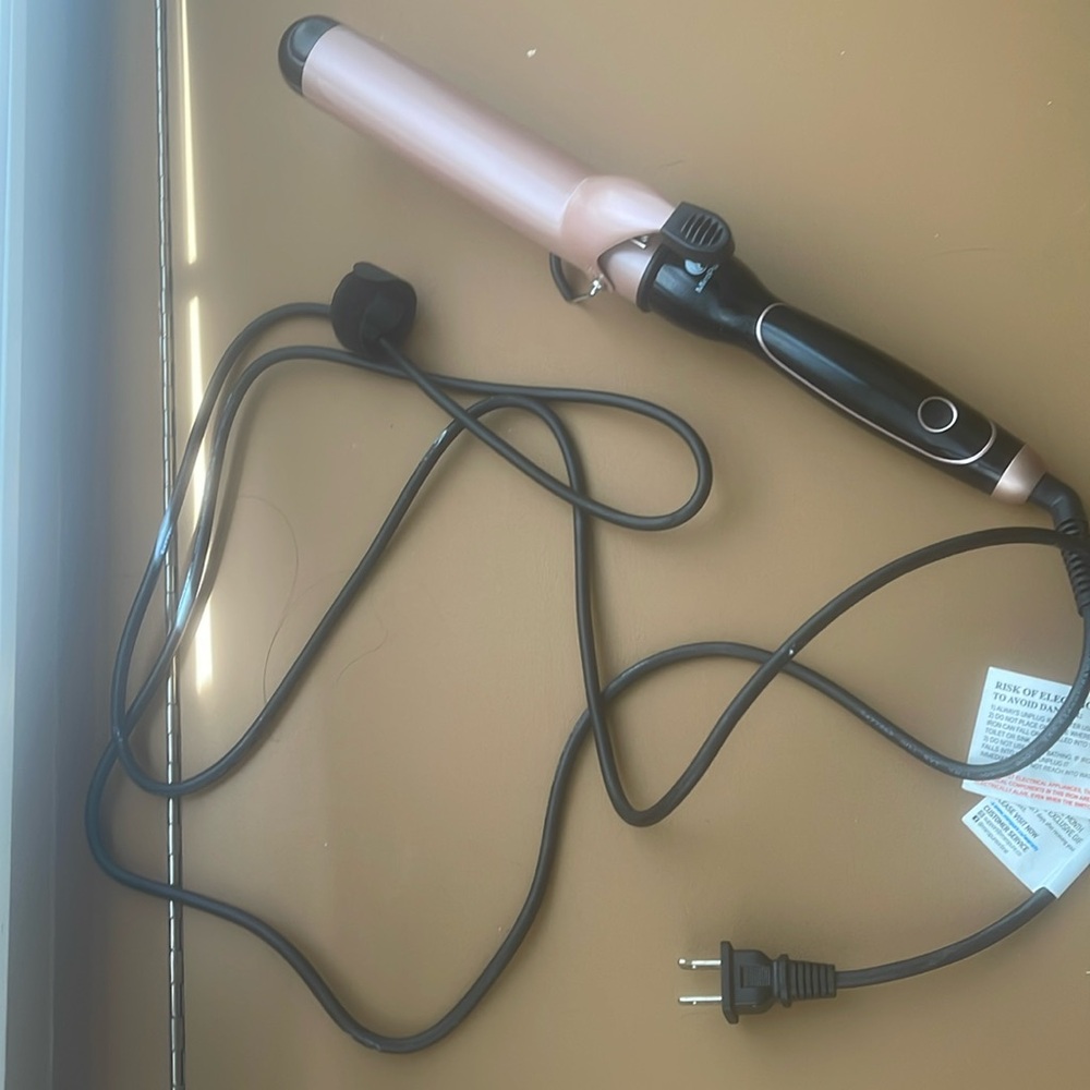 MiroPure Professional Curling Iron. Rarely used. Model number in pictures